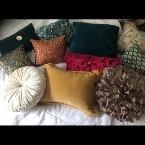 Assorted accent pillows